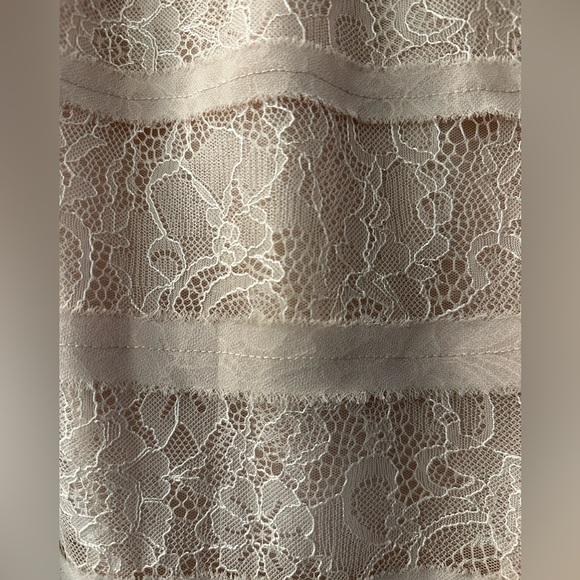 Lace midi pale pink BCBG skirt - Picture 5 of 5